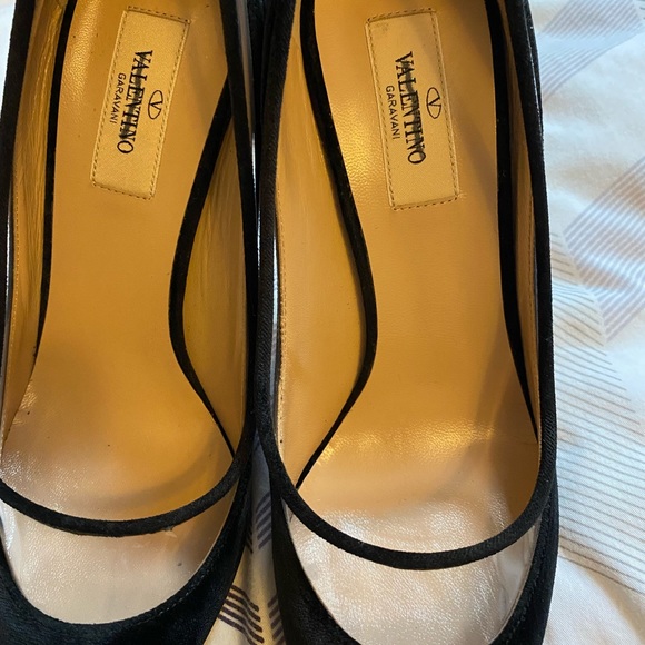 Valentino Garavani Black Velvet Pumps With PVC Trim. - Picture 5 of 9